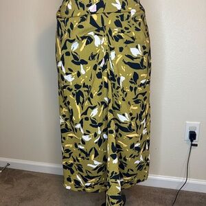 Nine West Floral Midi Skirt in Olive Green Size Large